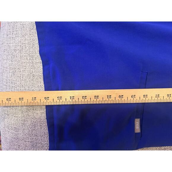 Figs Women's Technical Collection Blue Short Sleeve Top V-Neck Sz M - Picture 7 of 8